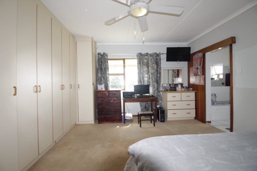 2 Bedroom Property for Sale in Wavecrest Eastern Cape